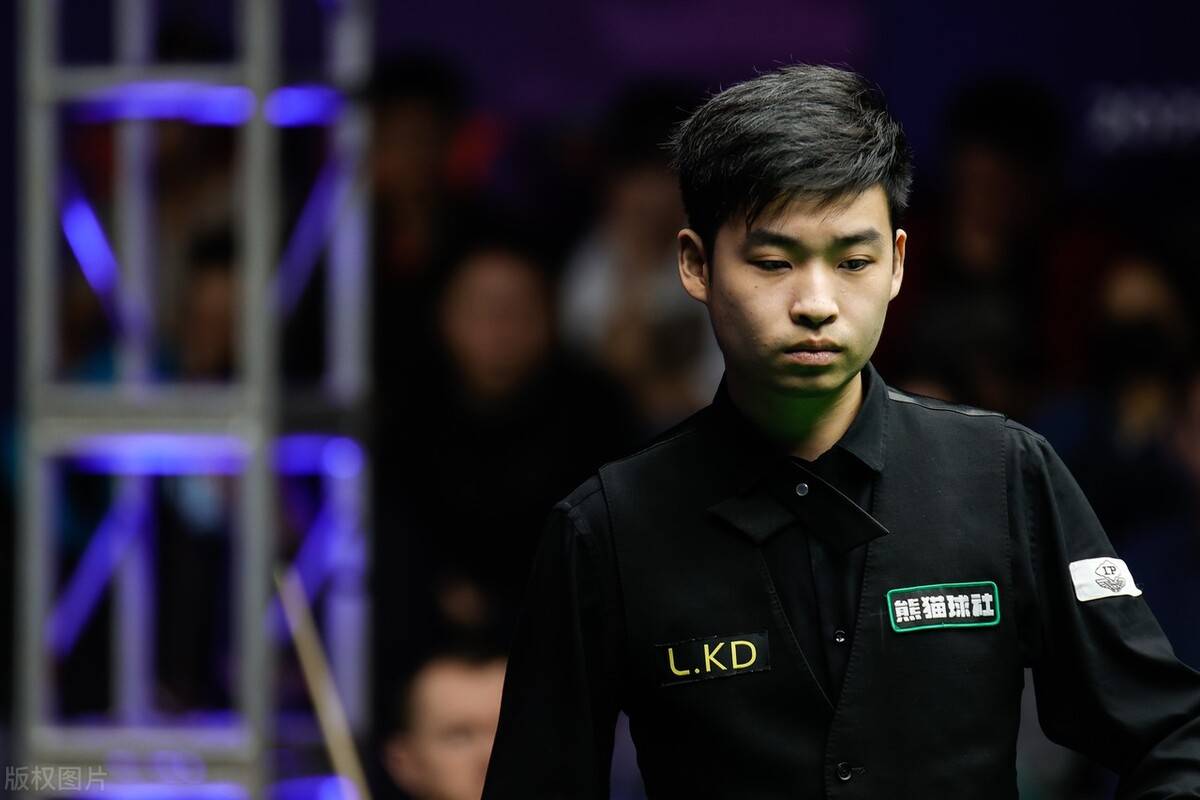 中路盯人同 中路盯人同